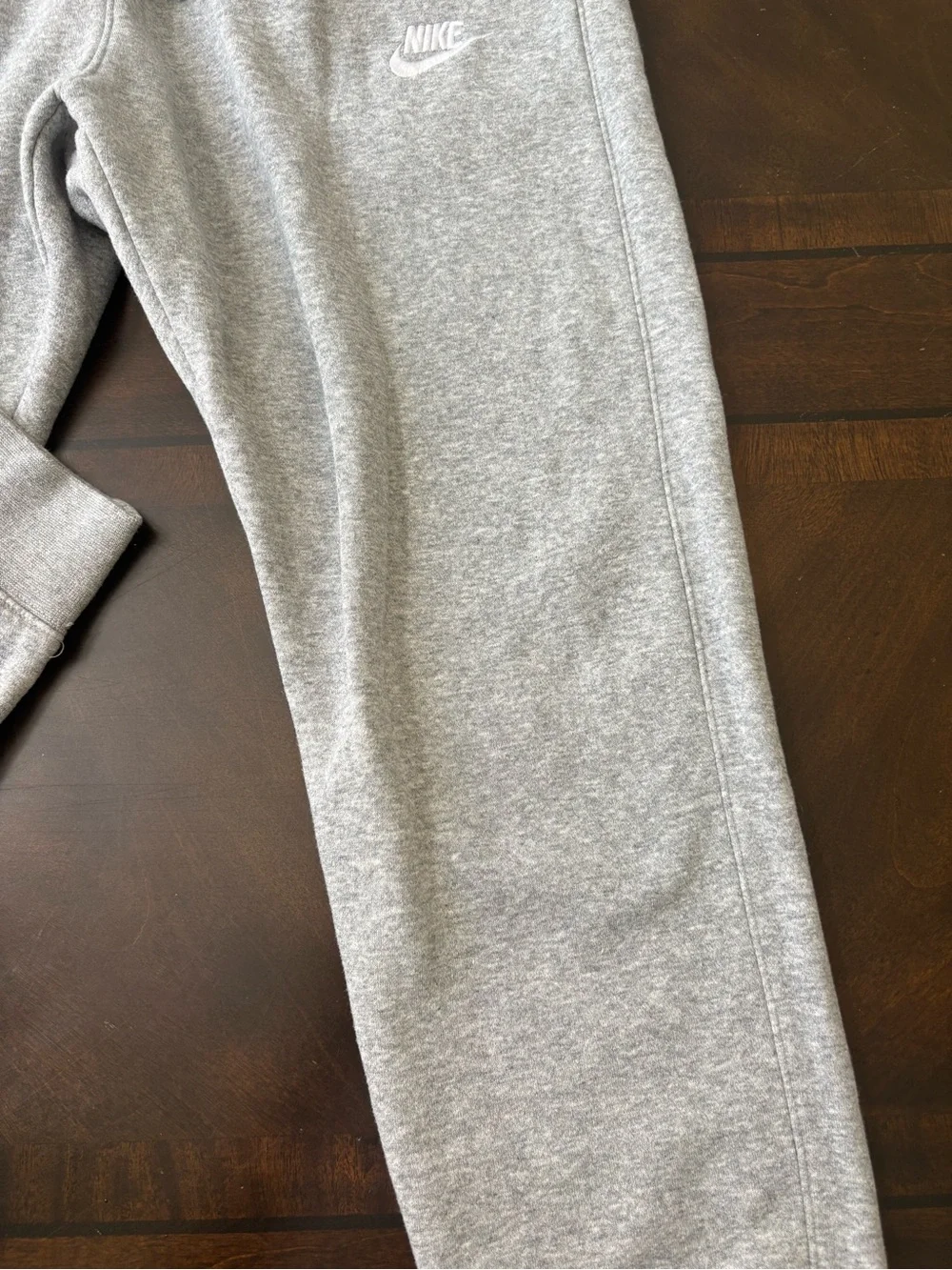 Nike Sportswear Gray Fleece Jogger Sweatpants Women’s Small S Embroidered Logo